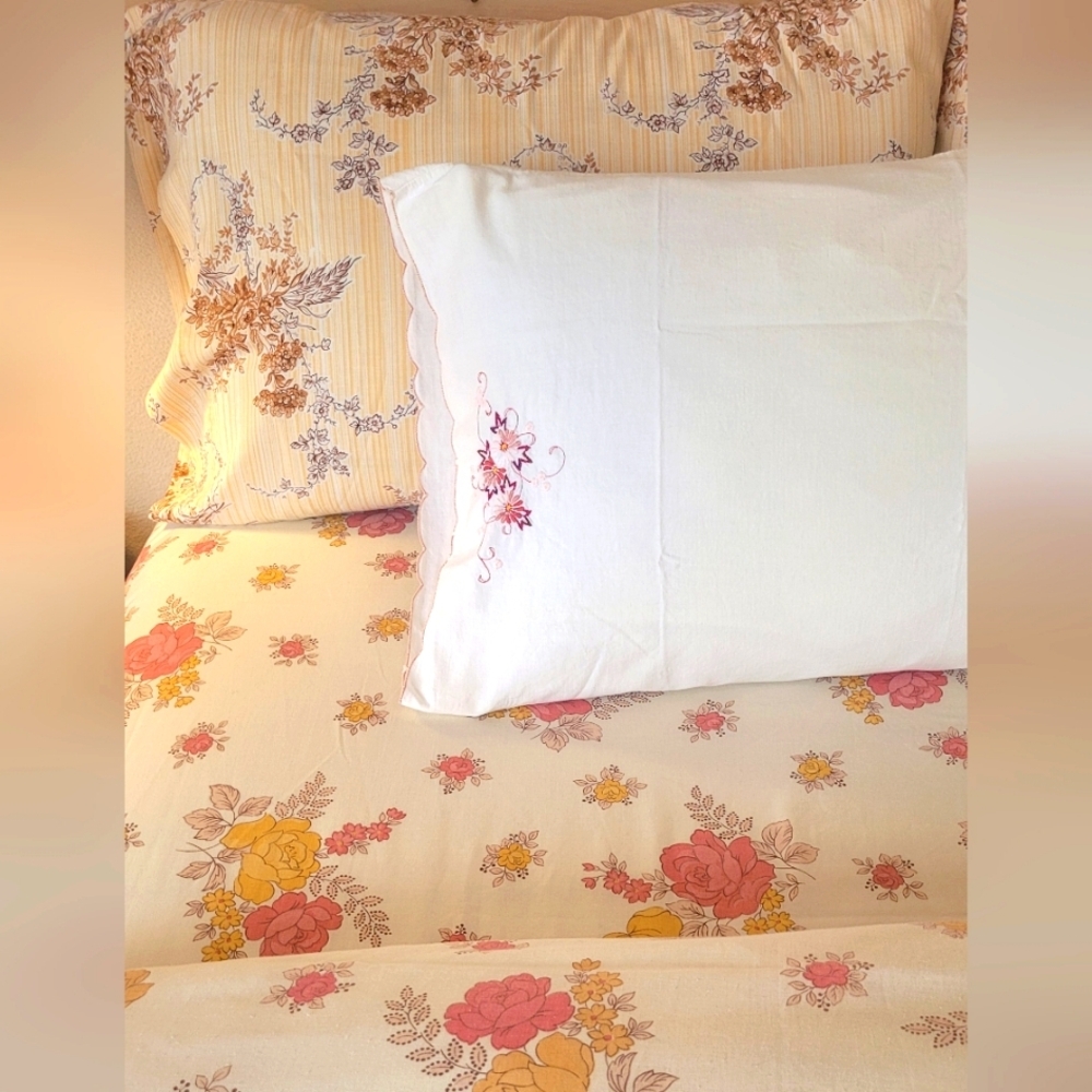 VINTAGE 5pc DBL Bedding Set Rose And Gold